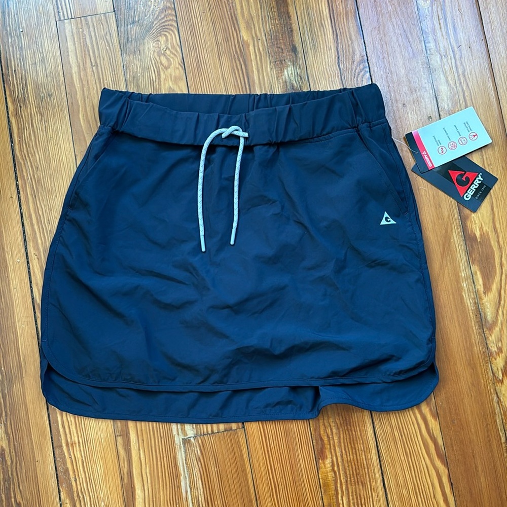 Gerry NWT skirt with shorts/skorts, medium